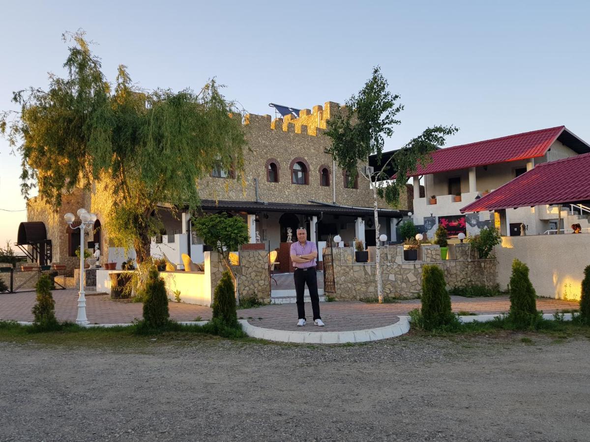 Отель Royal Castle Pascani Экстерьер фото